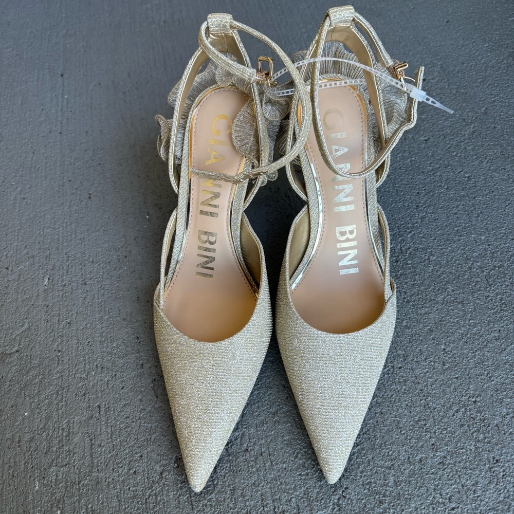 Gianni Bini Bradley Metallic Ruffle Ankle Strap Pumps 9.5M Pearl Heel NWOB - Picture 4 of 11